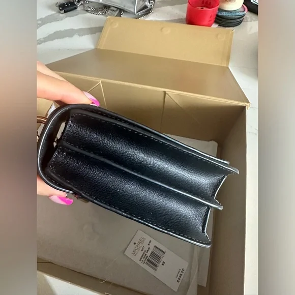 MICHAEL KORS Large Mott Leather Shoulder Bag - Picture 6 of 16